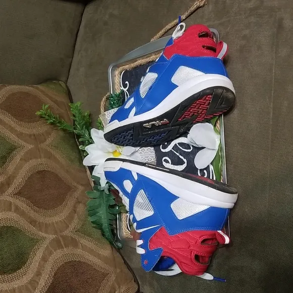 Fila the cage boy's mid sneakers red,white, blue and black size us 5