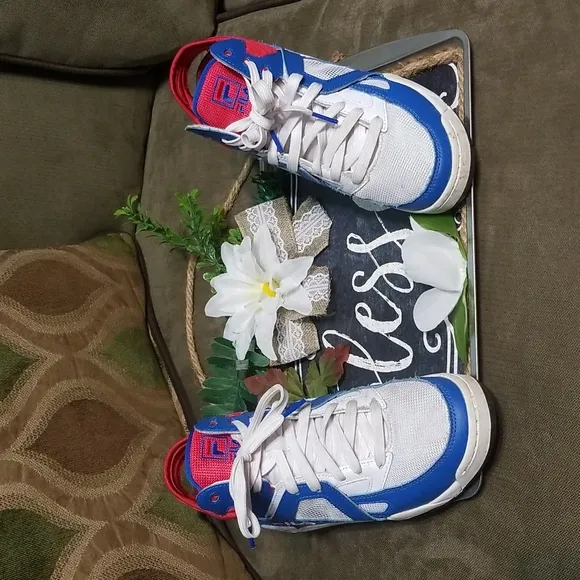 Fila the cage boy's mid sneakers red,white, blue and black size us 5