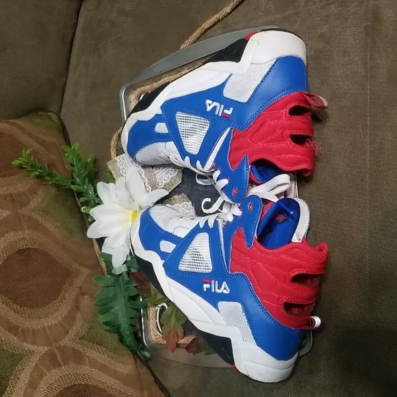 Fila the cage boy's mid sneakers red,white, blue and black size us 5