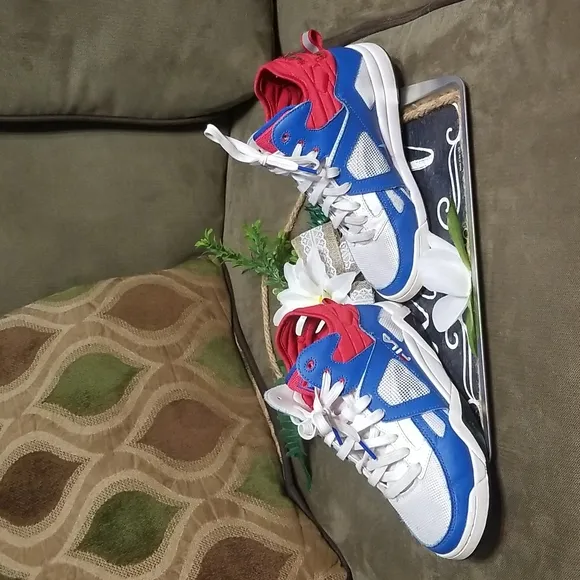 Fila the cage boy's mid sneakers red,white, blue and black size us 5