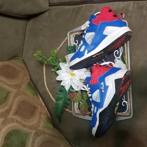 Fila the cage boy's mid sneakers red,white, blue and black size us 5