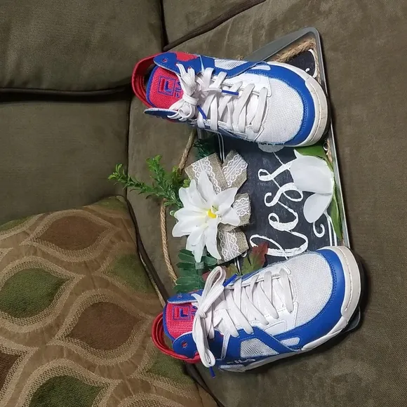Fila the cage boy's mid sneakers red,white, blue and black size us 5
