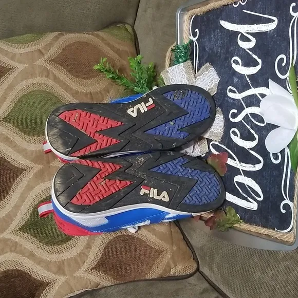 Fila the cage boy's mid sneakers red,white, blue and black size us 5