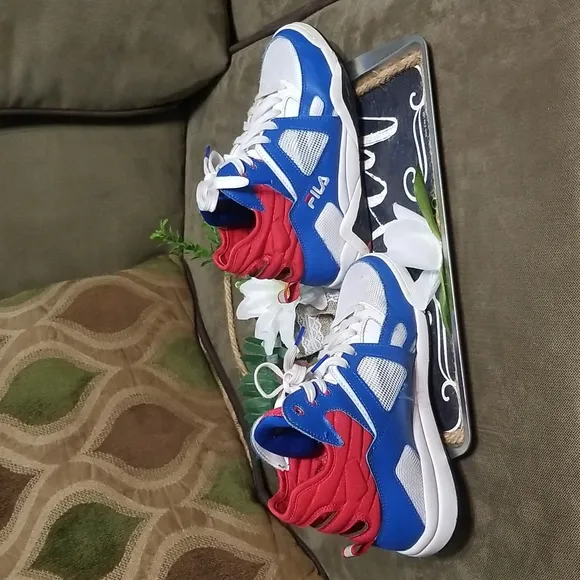 Fila the cage boy's mid sneakers red,white, blue and black size us 5
