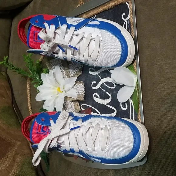 Fila the cage boy's mid sneakers red,white, blue and black size us 5