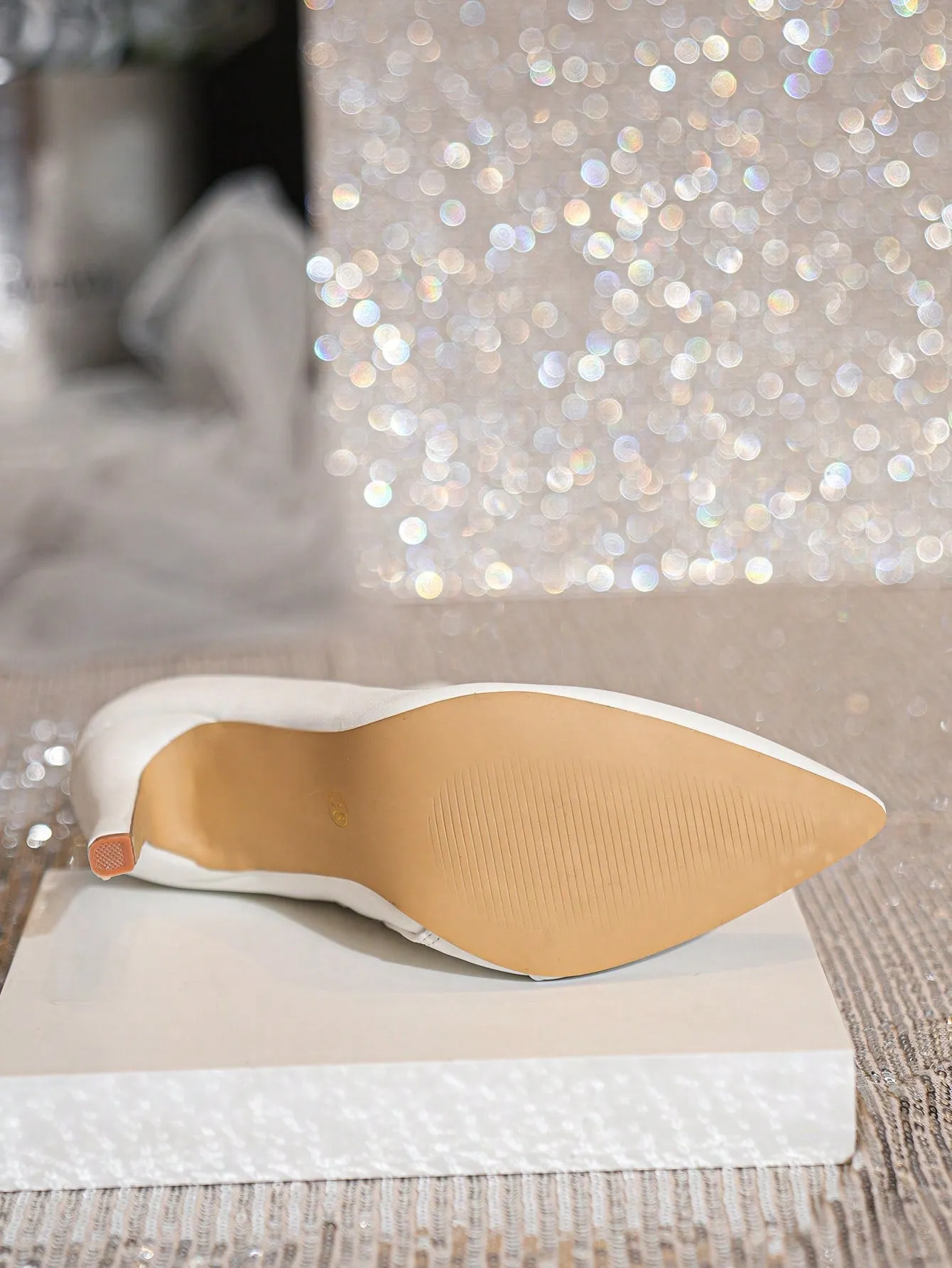 Minimalist Side Zip Point Toe Heeled Boots - White