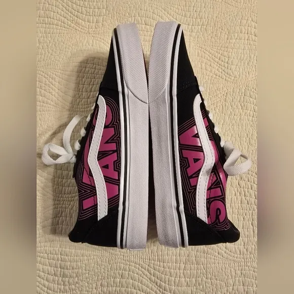 NIB Vans Ward Glow in the Dark Girls Ward Skate Sneakers