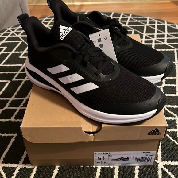NWT Kids Adidas Sneakers 5.5