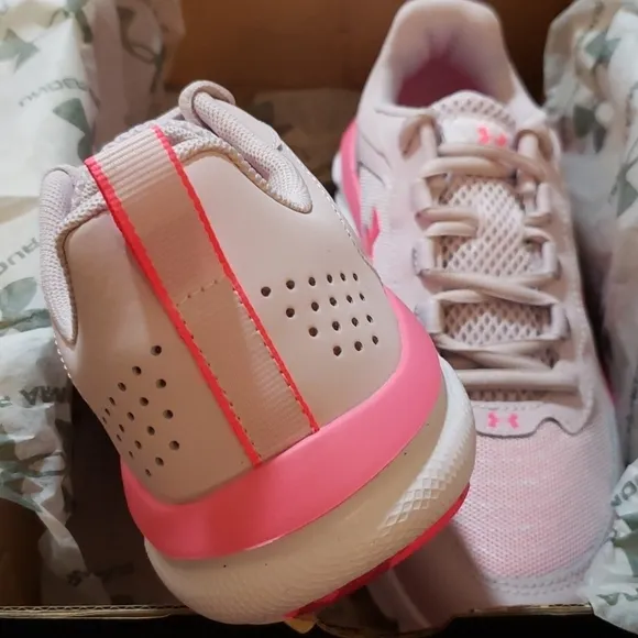 UNDER Armour Girl Grade Assert Sneakers