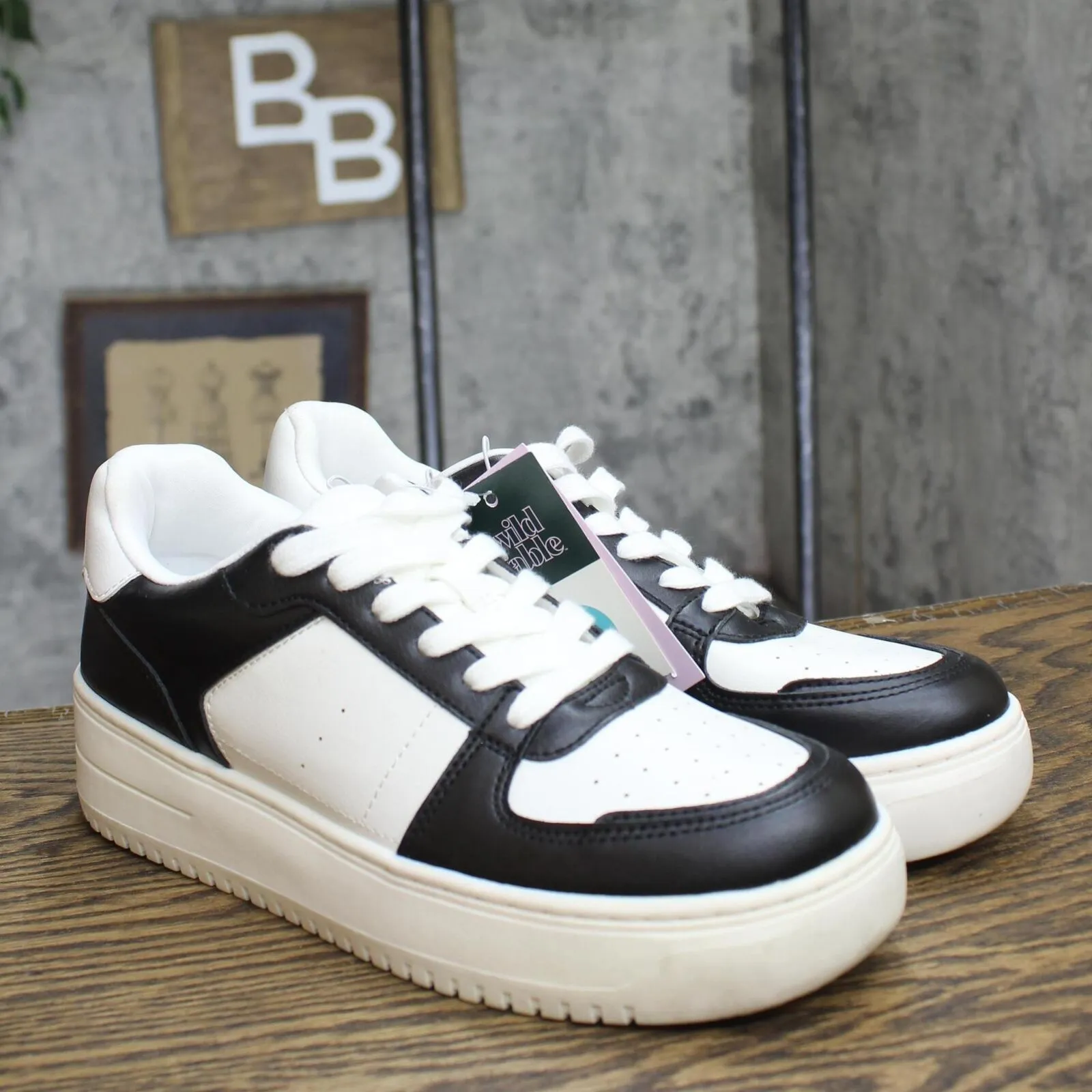 Wild Fable Womens Lola Lace-Up Sneakers with Memory Foam Insole Black 8M